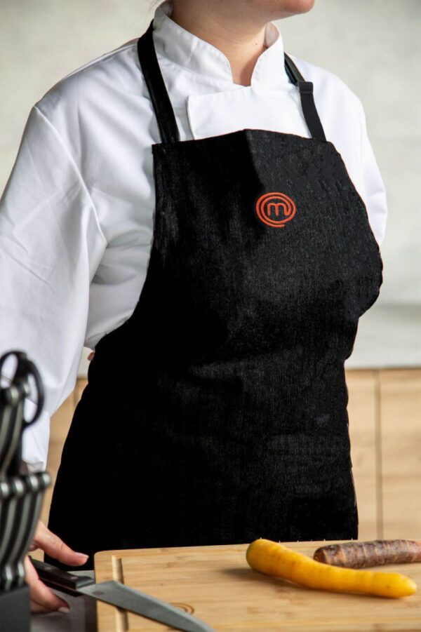 Delantal Oficial MasterChef con Bolsillo – 100% Algodón – Delantal de Cocina Unisex Profesional - Imagen 4